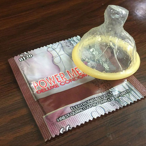 Với thiết kế siêu mỏng và form ôm sát giúp cuộc yêu thêm phần kích thích Với thiết kế siêu mỏng và form ôm sát giúp cuộc yêu thêm phần kích thích