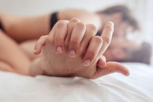 Cảm giác khi đưa cậu bé vào cô bé mang đến nhiều khoái cảm cho cả hai