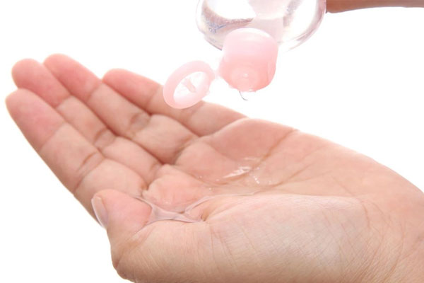 Sử dụng gel bôi trơn để giảm trình trạng đau rát khi quan hệ Sử dụng gel bôi trơn để giảm trình trạng đau rát khi quan hệ
