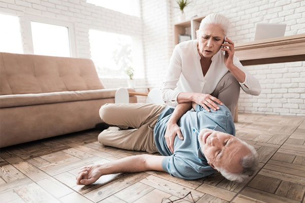 Tốt nhất lên gọi cấp cứu ngay lập tức để được điều trị kịp thời