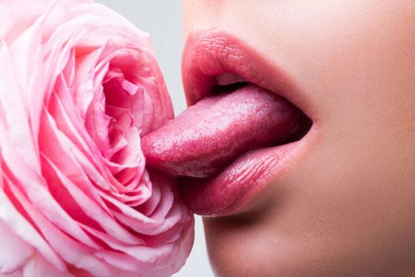 Hãy dùng chiếc lưỡi điêu luyện để khiến nàng say đắm Hãy dùng chiếc lưỡi điêu luyện để khiến nàng say đắm