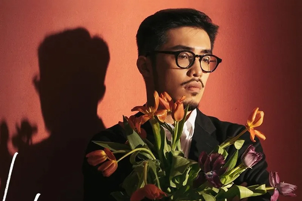 Nghệ thuật giúp sad boy biểu đạt cảm xúc suy tư Nghệ thuật giúp sad boy biểu đạt cảm xúc suy tư