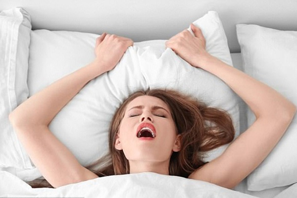 Phụ nữ đôi khi sử dụng tiếng rên để biểu đạt cảm xúc và giao tiếp với bạn tình