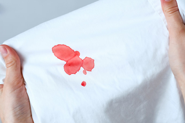 Chảy máu sau khi quan hệ lần đầu là một hiện tượng khá phổ biến Chảy máu sau khi quan hệ lần đầu là một hiện tượng khá phổ biến