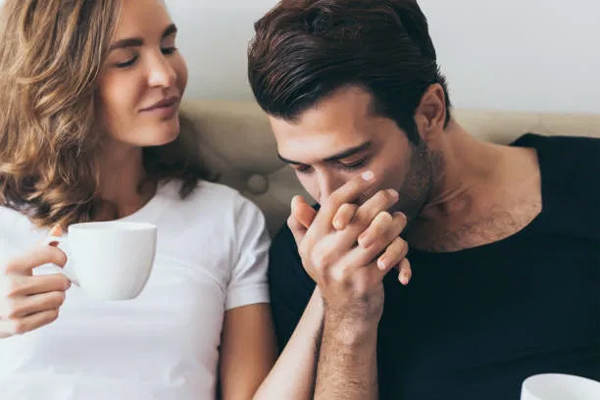 Người đàn ông thích bạn sẽ không ngần ngại khen ngợi bạn Người đàn ông thích bạn sẽ không ngần ngại khen ngợi bạn