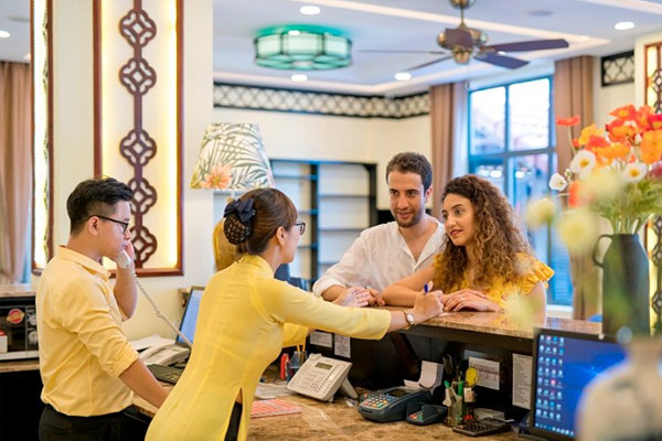 Trước khi quyết định thuê phòng hãy luôn hỏi rõ về giá cả và các chi phí phát sinh.