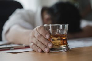 Khi say đàn ông thường nhớ về những điều khiến họ tổn thương