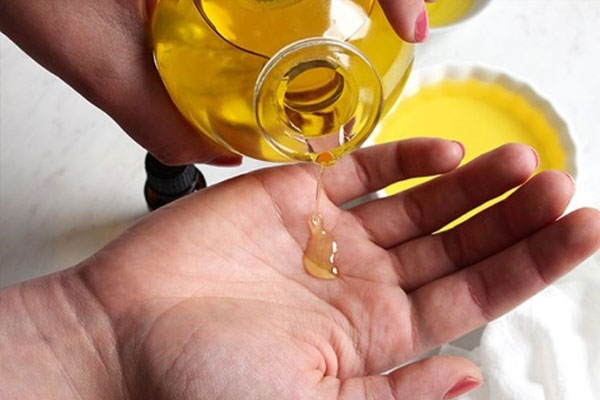 Dùng gel bôi trơn giúp giảm ma sát và bảo vệ âm đạo khỏi sự kích ứng do nước và sữa tắm gây ra. Dùng gel bôi trơn giúp giảm ma sát và bảo vệ âm đạo khỏi sự kích ứng do nước và sữa tắm gây ra.