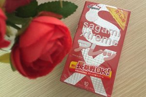 Bao cao su Sagami Xtreme Feel Long với thiết kế với gai nhỏ giúp tăng cường cảm giác.